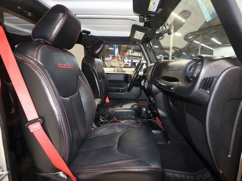 Used 2017 Jeep Wrangler Unlimited Rubicon image 25