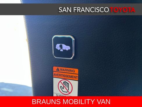 Used 2026 Toyota Sienna XLE FWD image 21