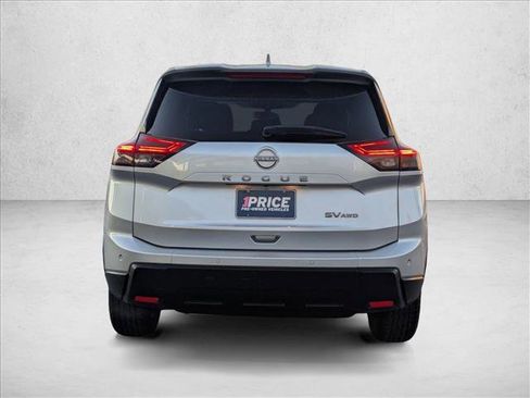 Used 2024 Nissan Rogue SV image 7
