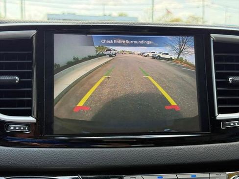 Certified 2023 Chrysler Pacifica Touring-L FWD image 37