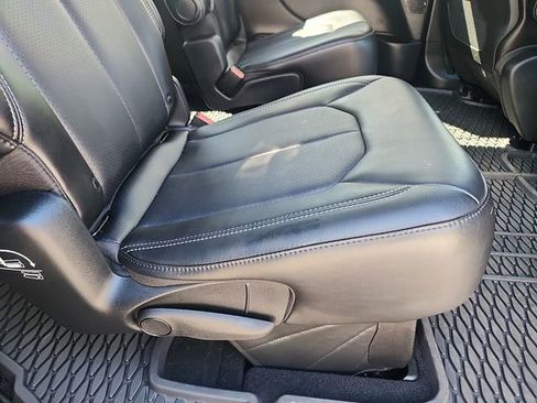 Used 2025 Chrysler Voyager LX FWD image 31