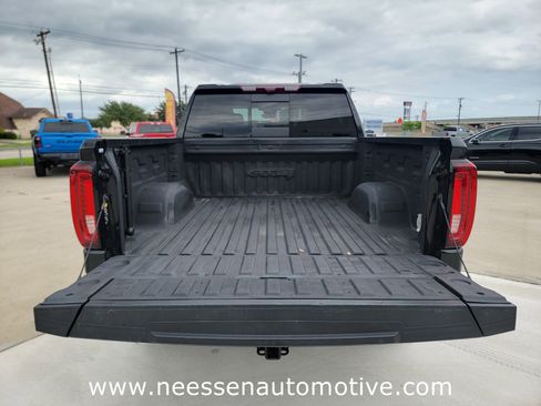 Used 2024 GMC Sierra 1500 AT4 w/ Technology Package AWD/4WD image 30
