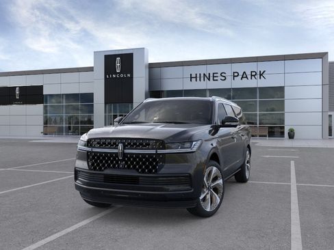 New 2026 Lincoln Navigator L Black Label AWD/4WD image 2