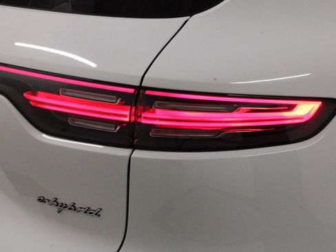 Certified 2019 Porsche Cayenne E-Hybrid image 12