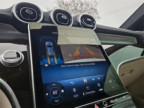 Used 2025 Mercedes-Benz GLC 300 4MATIC image 30