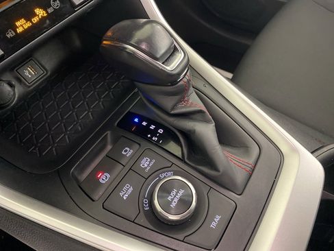 Used 2023 Toyota RAV4 SE image 17