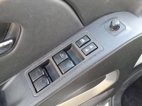 Used 2022 Nissan Frontier SV image 14