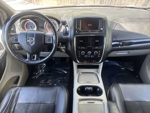 Used 2019 Dodge Grand Caravan SXT FWD image 14