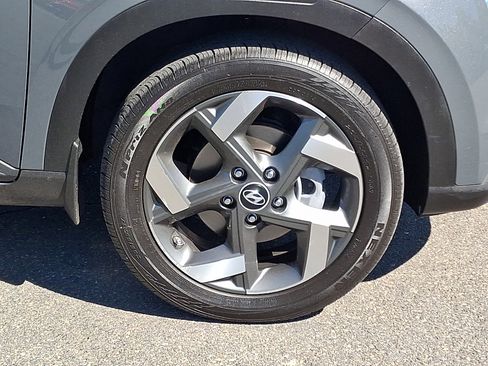 Used 2024 Hyundai Venue SEL FWD image 8