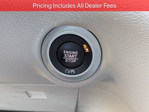Used 2024 Chrysler Pacifica Touring-L FWD image 30