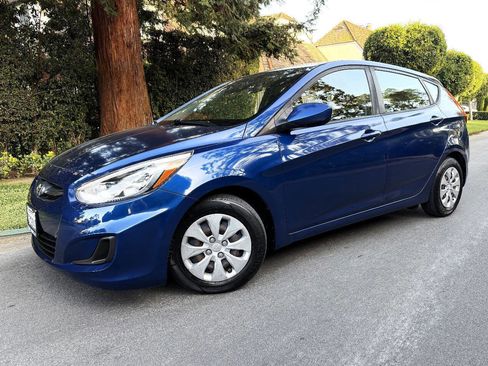 Used 2017 Hyundai Accent SE image 2