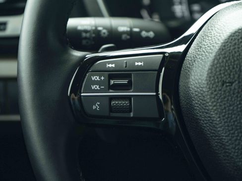 Used 2025 Honda Pilot Elite image 21