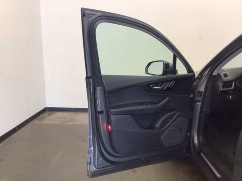 Used 2017 Audi Q7 3.0T Premium Plus w/ Premium Plus Package AWD/4WD image 16