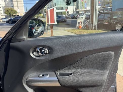 Used 2011 Nissan Juke SV FWD image 25