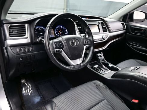 Used 2014 Toyota Highlander Plus FWD image 12