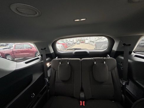 Used 2023 Ford Explorer XLT image 31