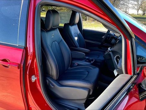 New 2026 Chrysler Pacifica Select w/ S Appearance Package image 11