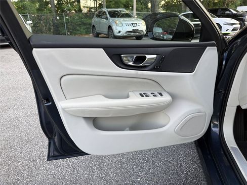 Used 2023 Volvo S60 B5 Core FWD image 9