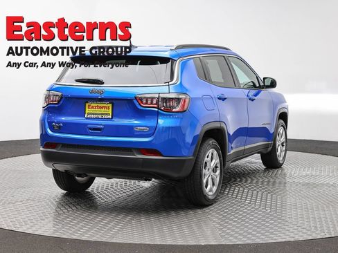 Used 2024 Jeep Compass Latitude AWD/4WD image 5
