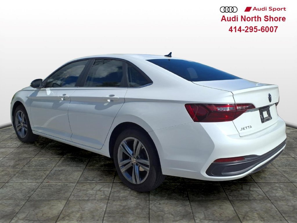 Used 2024 Volkswagen Jetta SE FWD image 4