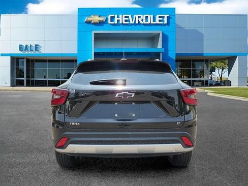 Used 2024 Chevrolet Trax LT FWD image 4