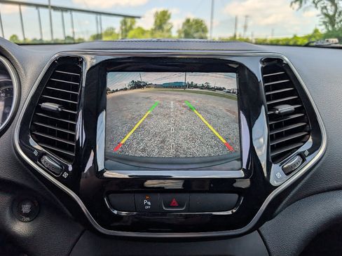 Used 2019 Jeep Cherokee Limited AWD/4WD image 24