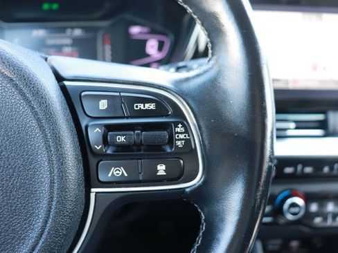 Used 2022 Kia Niro EX Premium FWD image 22