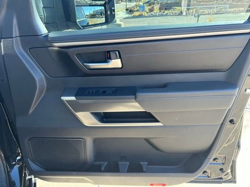 Used 2022 Toyota Tundra SR5 w/ SR5 Convenience Package image 30