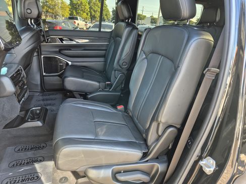 Used 2022 Jeep Wagoneer Series III w/ Premium Group I AWD/4WD image 22