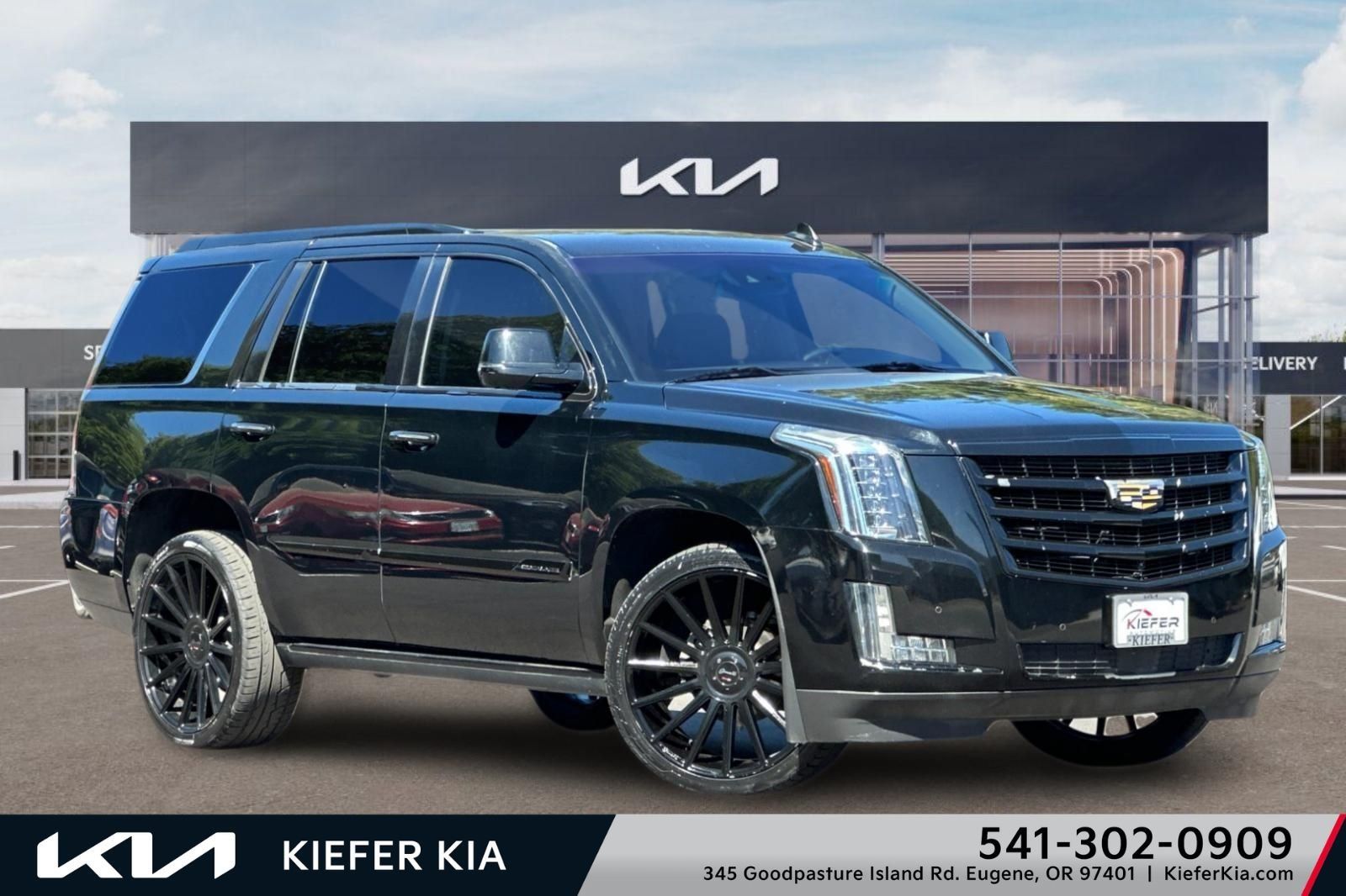 Used 2016 Cadillac Escalade Premium RWD image 1