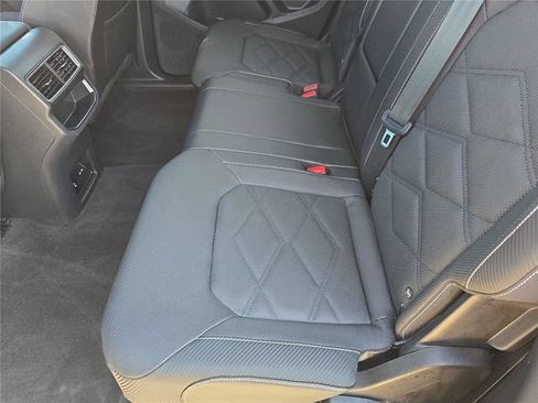 Used 2024 Volkswagen Atlas Cross Sport SE FWD image 13