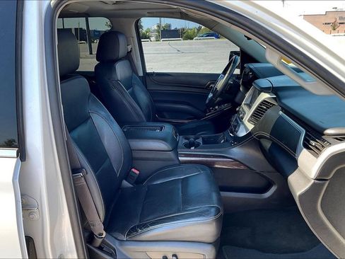 Used 2017 GMC Yukon SLT w/ Premium Edition AWD/4WD image 16