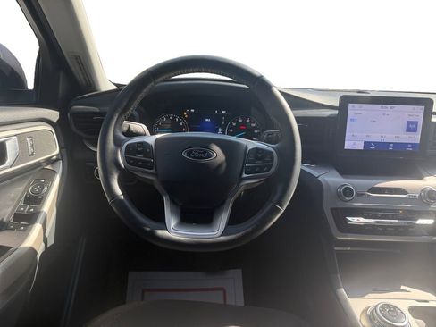 Used 2023 Ford Explorer XLT image 12