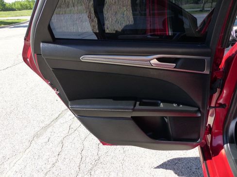 Used 2020 Ford Fusion SE FWD image 34