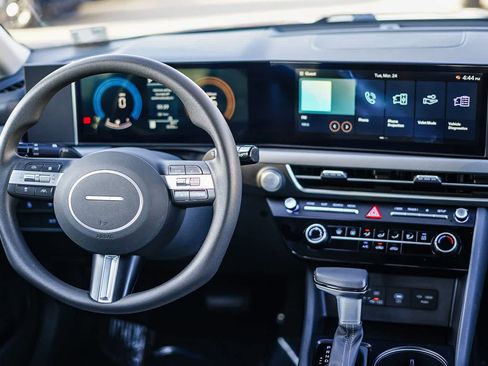 Certified 2025 Hyundai Sonata SE image 11