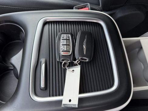 Used 2023 Chrysler Pacifica Touring-L FWD image 33