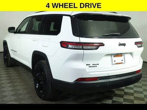 Used 2023 Jeep Grand Cherokee L Laredo image 5