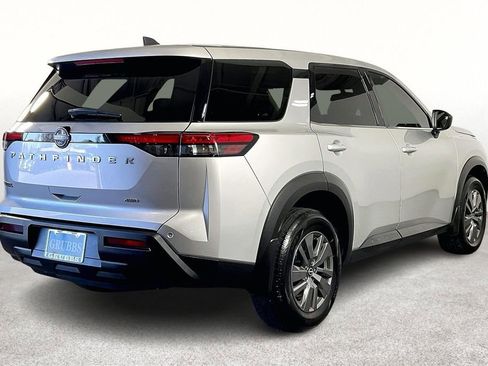 Used 2025 Nissan Pathfinder S image 2