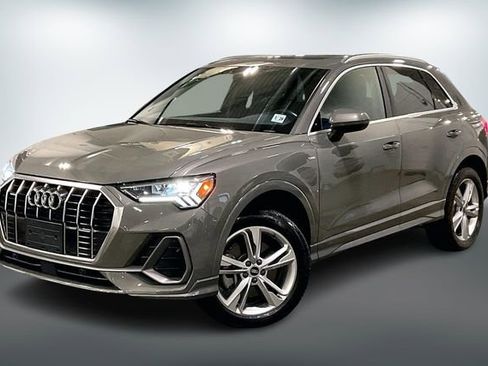Used 2023 Audi Q3 2.0T Premium w/ Convenience Package image 2