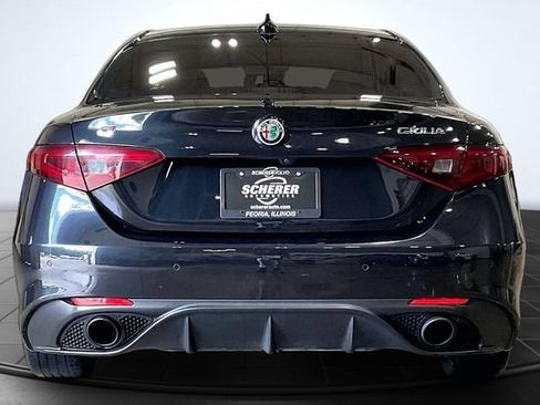 Used 2022 Alfa Romeo Giulia Veloce AWD/4WD image 4