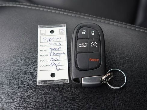 Used 2023 Jeep Cherokee Altitude Lux AWD/4WD image 36