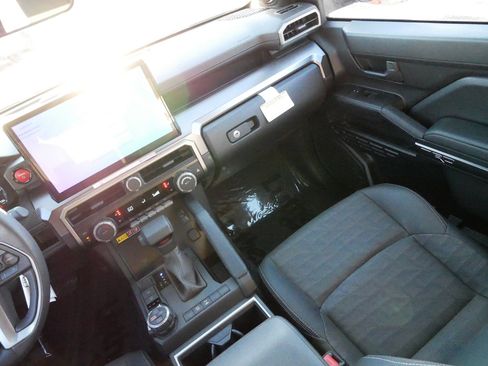 Certified 2025 Toyota 4Runner TRD Off-Road Premium image 11