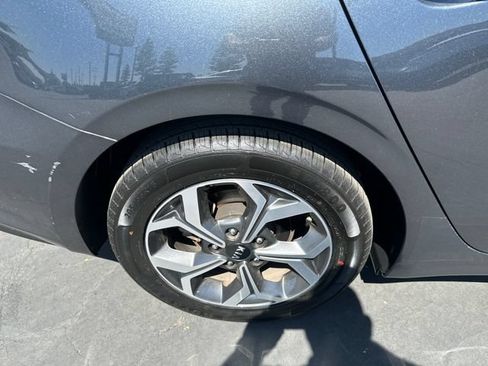 Used 2020 Kia Forte LXS FWD image 9