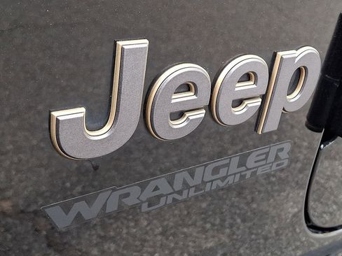 Used 2021 Jeep Wrangler Unlimited Rubicon w/ Trailer Tow Package image 29