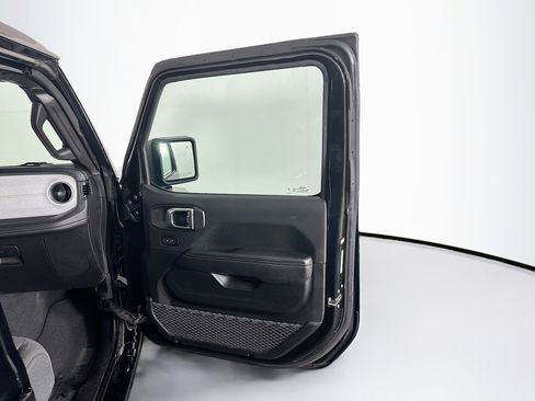 Used 2025 Jeep Wrangler Unlimited Sahara w/ Safety Group AWD/4WD image 30