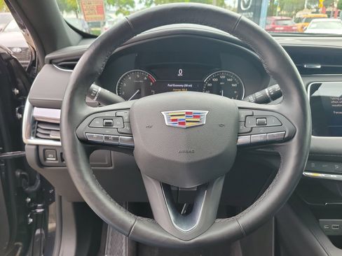 Used 2023 Cadillac XT4 Luxury w/ Cold Weather Package image 13