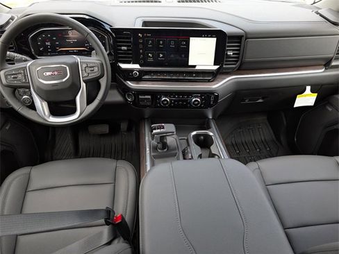 New 2026 GMC Sierra 1500 SLT image 19