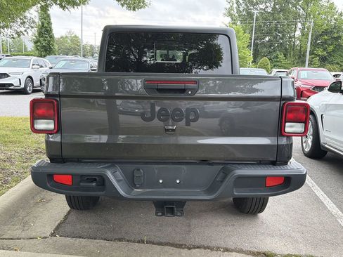 Used 2023 Jeep Gladiator Sport AWD/4WD image 5