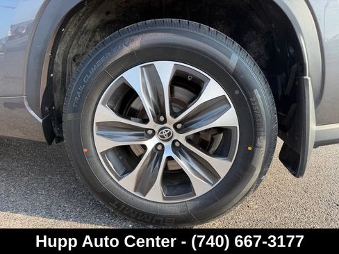 Used 2020 Toyota Highlander XLE AWD/4WD image 20