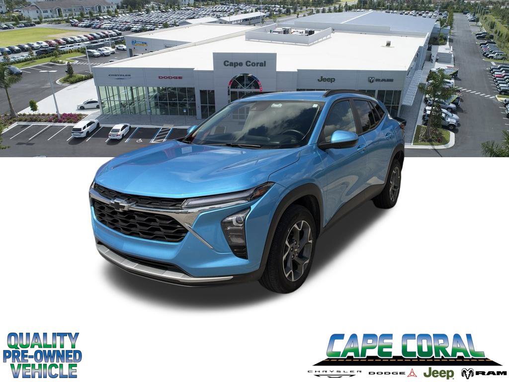 Used 2025 Chevrolet Trax LT w/ Driver Confidence Package FWD image 1